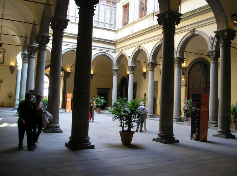 http://imageshack.us/a/img225/5977/palazzostrozzi1.jpg